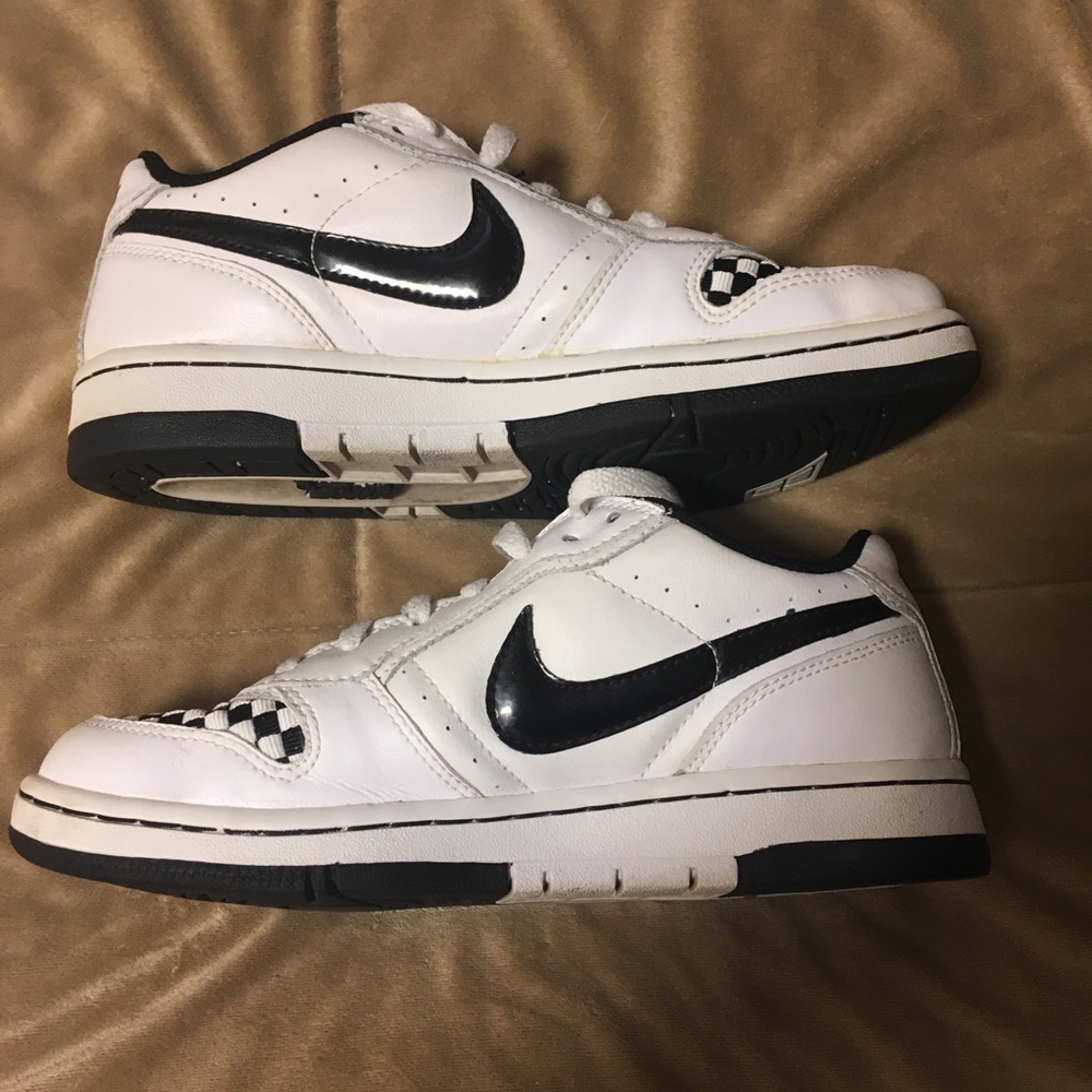 Women’s Nike Air Prestige Sneakers